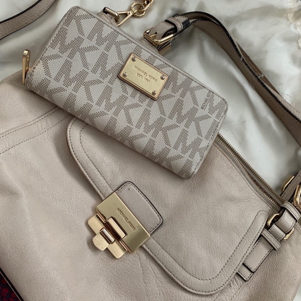 Michael Kors Handbag w/ matching monogram wallet